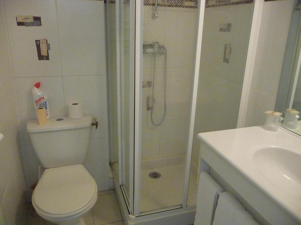 Hotel Les Tilleuls De Pareloup A Salles-Curan Cameră foto